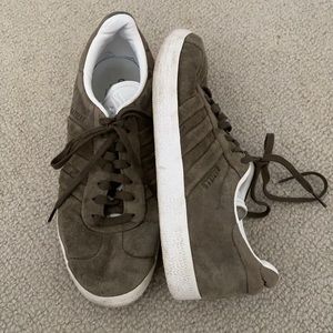 Men’s Adidas Olive Green Gazelle’s sz US9